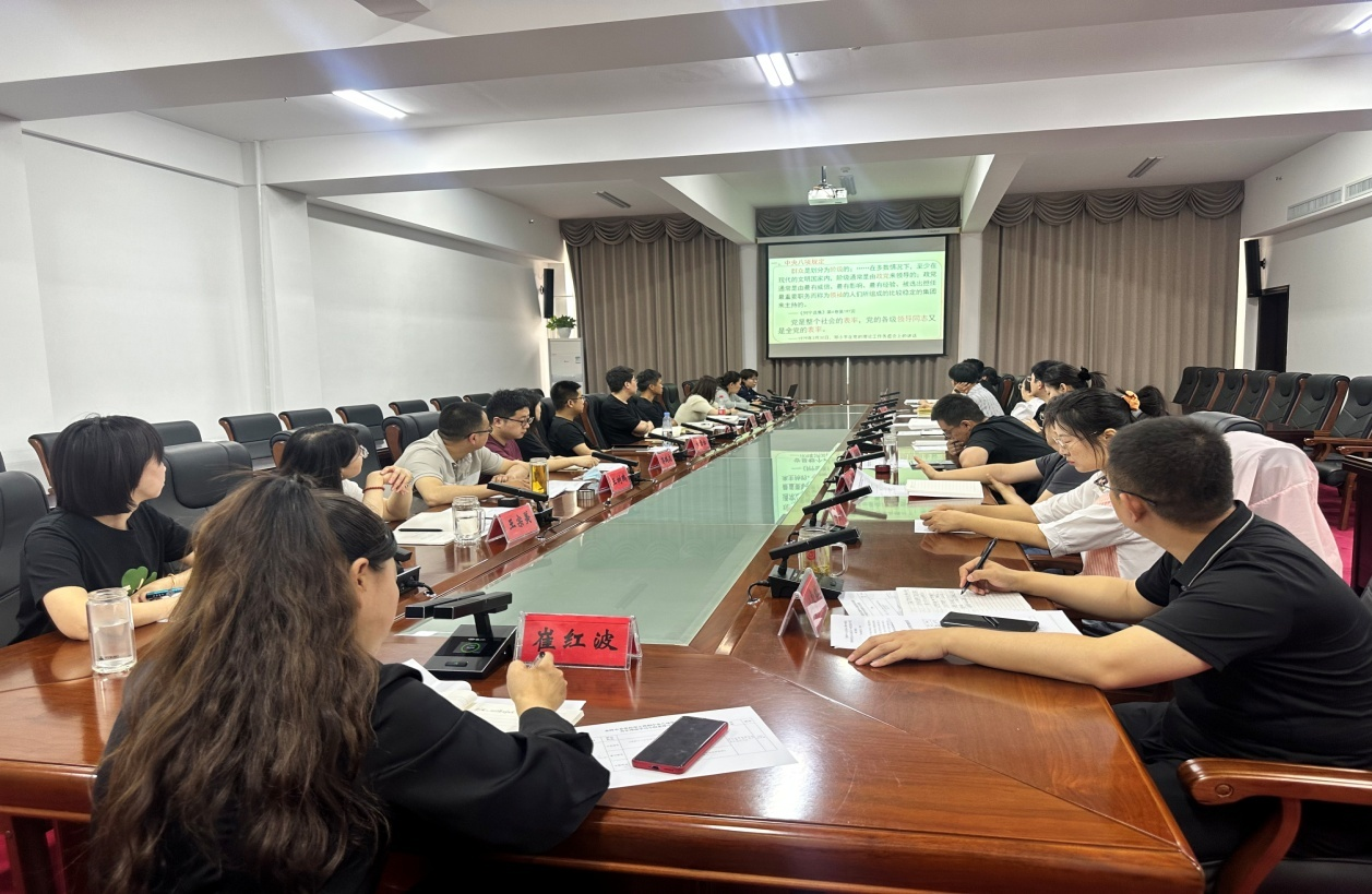 我校青年理论学习小组召开集中学习会...